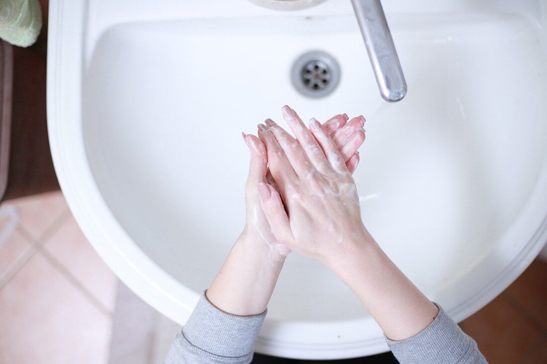 hand washing to prevent viruses and bacteria pathogens